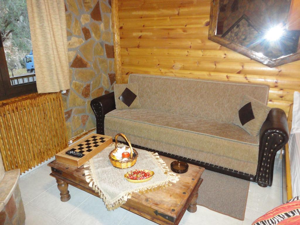 Faraggi Guesthouse Kalavryta Exterior photo