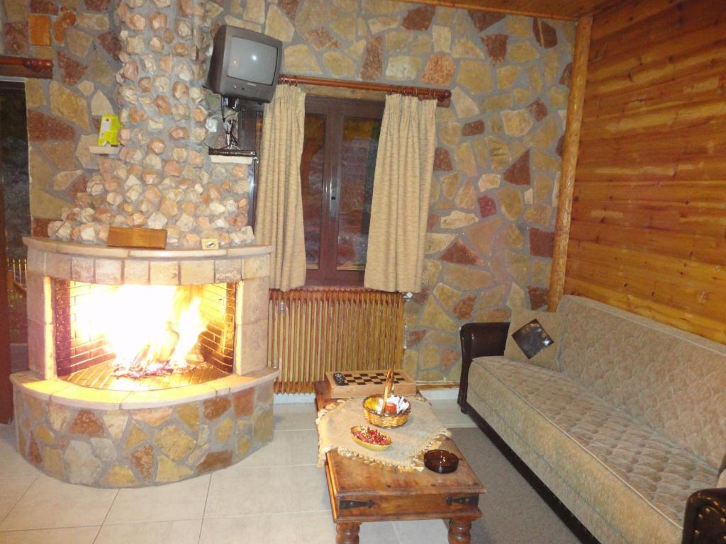 Faraggi Guesthouse Kalavryta Exterior photo