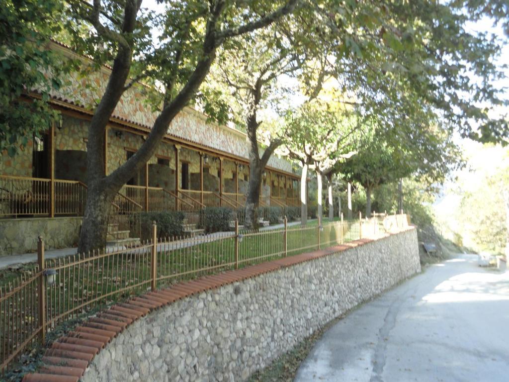 Faraggi Guesthouse Kalavryta Exterior photo